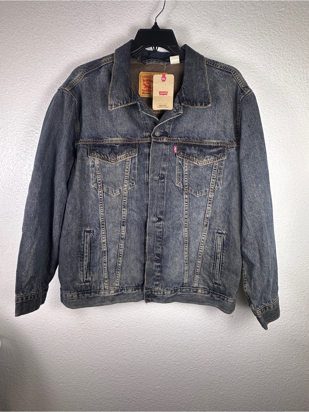 Levi's Men's Gray Relaxed Fit Jean Jacket
Button Front Collared Pockets L